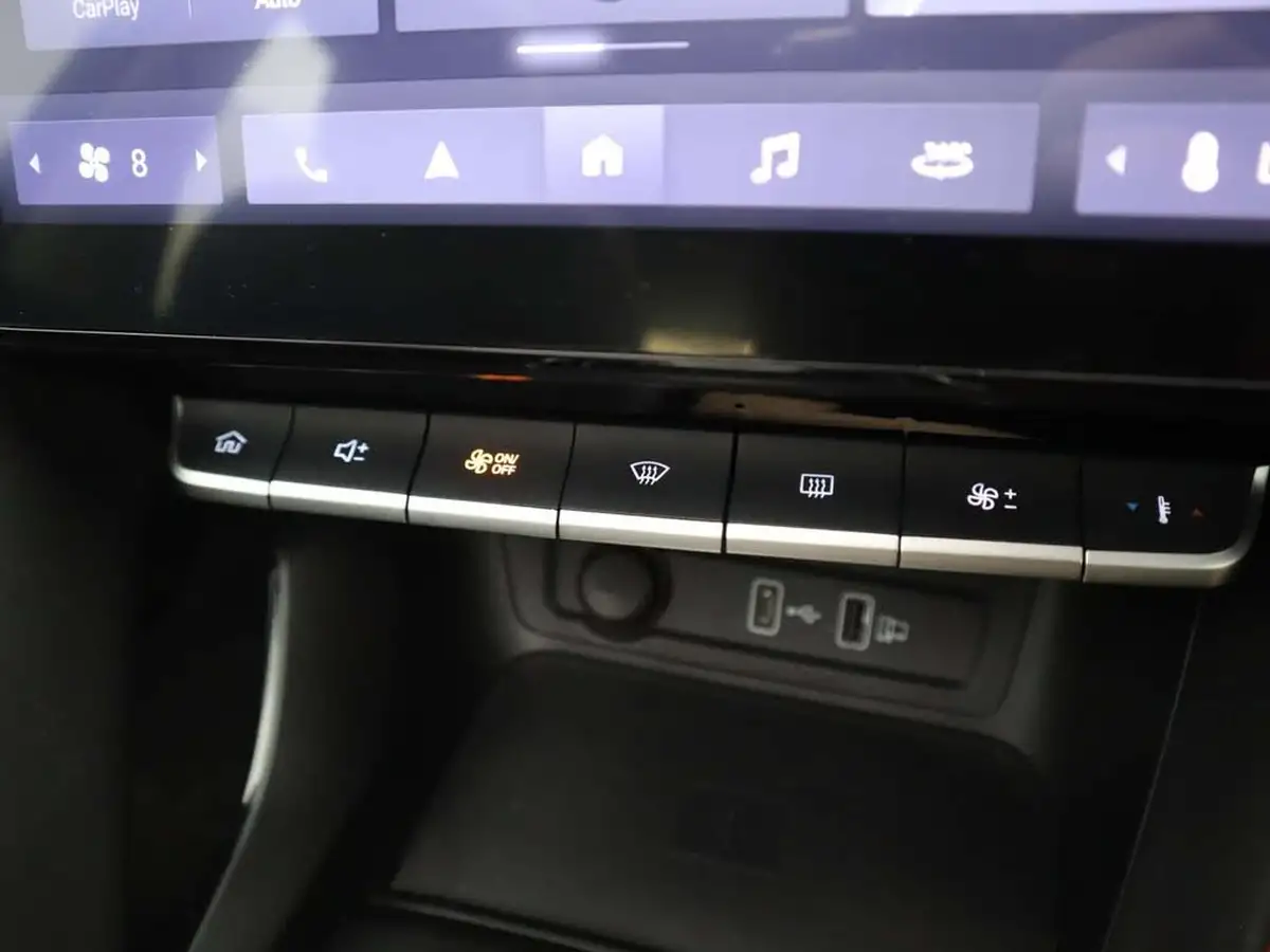2022-mg-zs-suv-e-trophy-ev-156ps-long-range-big-28