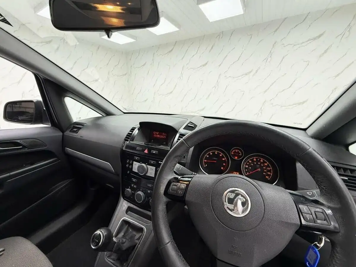 2013-vauxhall-zafira-16-exclusiv-big-13