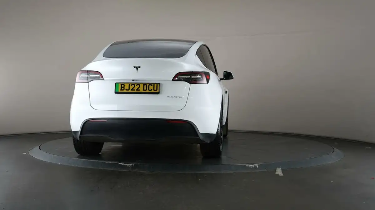 2022-tesla-model-y-e-long-range-big-71
