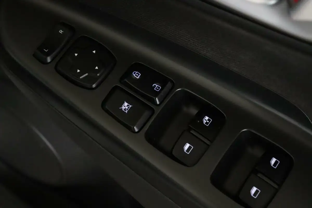 2022-hyundai-kona-16-gdi-se-connect-big-15