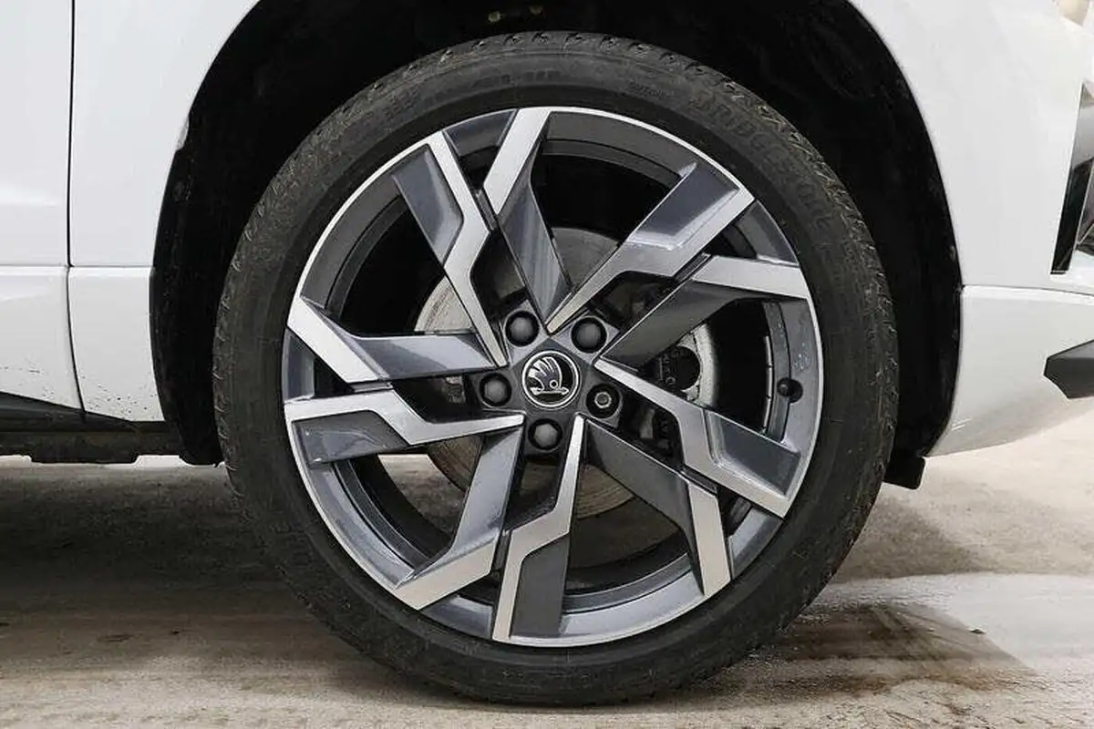 2024-skoda-karoq-20-tsi-sportline-big-4
