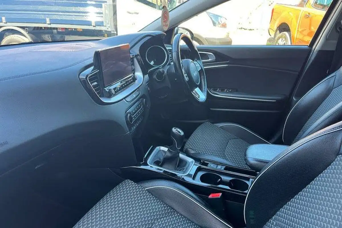 2022-kia-xceed-15-t-gdi-3-big-17
