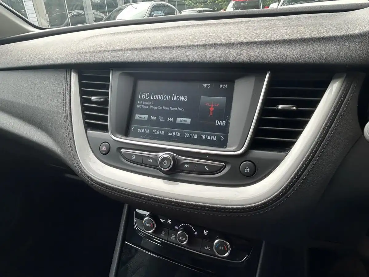 2019-vauxhall-grandland-x-12-se-ss-big-30