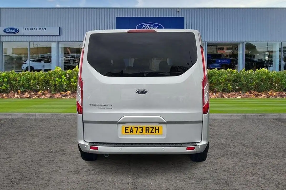 2023-ford-tourneo-custom-big-11