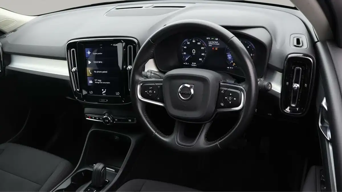2020-volvo-xc40-20td-d3-momentum-geartronic-big-8