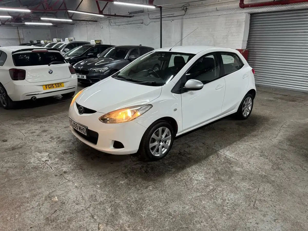 2009-mazda-mazda2-13-ts2-5d-big-2