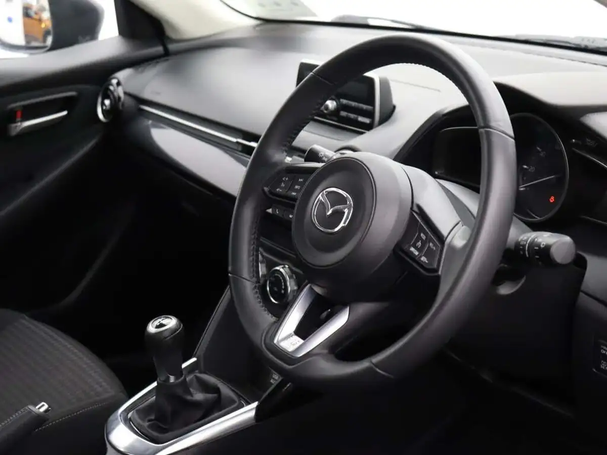 2018-mazda-mazda2-15-se-l-big-11
