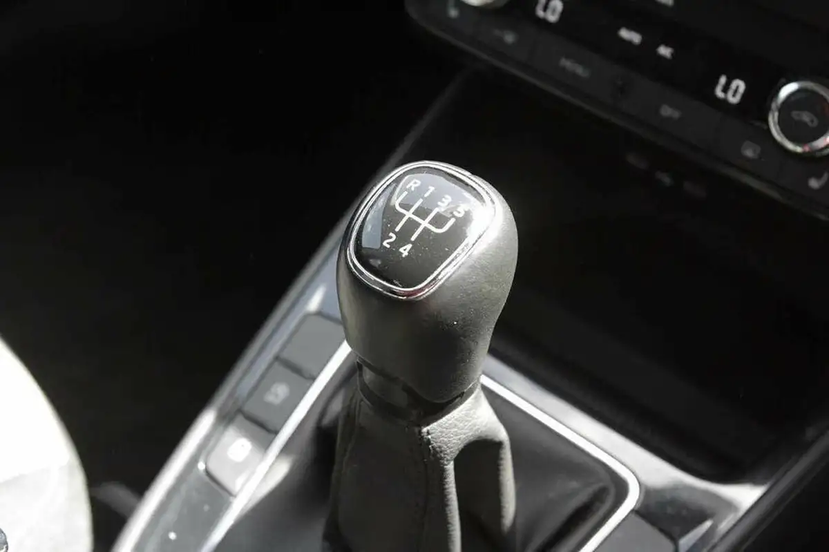 2022-skoda-fabia-10-tsi-colour-edition-95ps-big-13