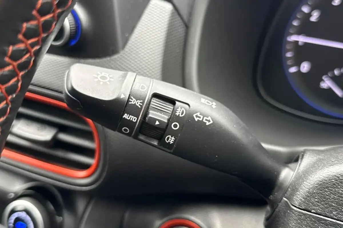 2018-hyundai-kona-10-t-gdi-premium-se-1-tone-roof-big-36