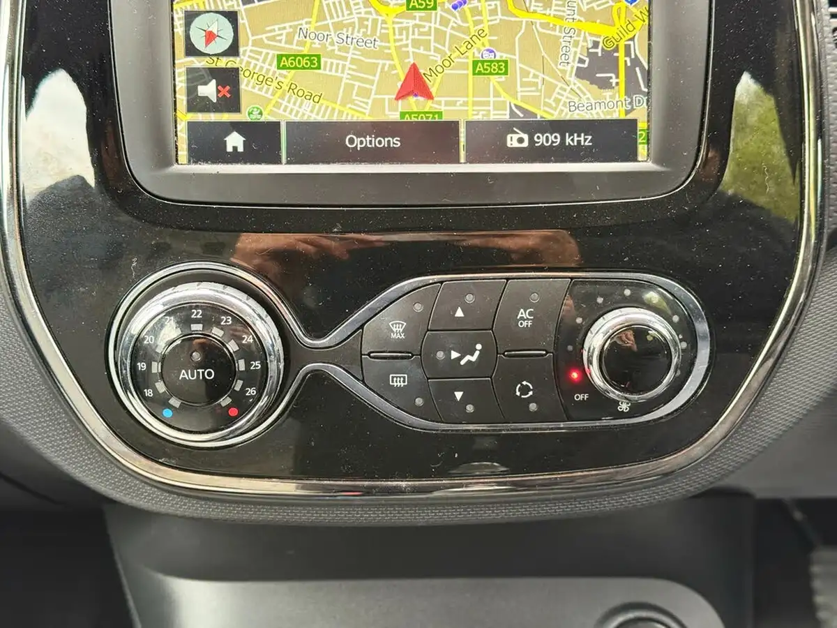 2014-renault-captur-09-dynamique-medianavss-big-25