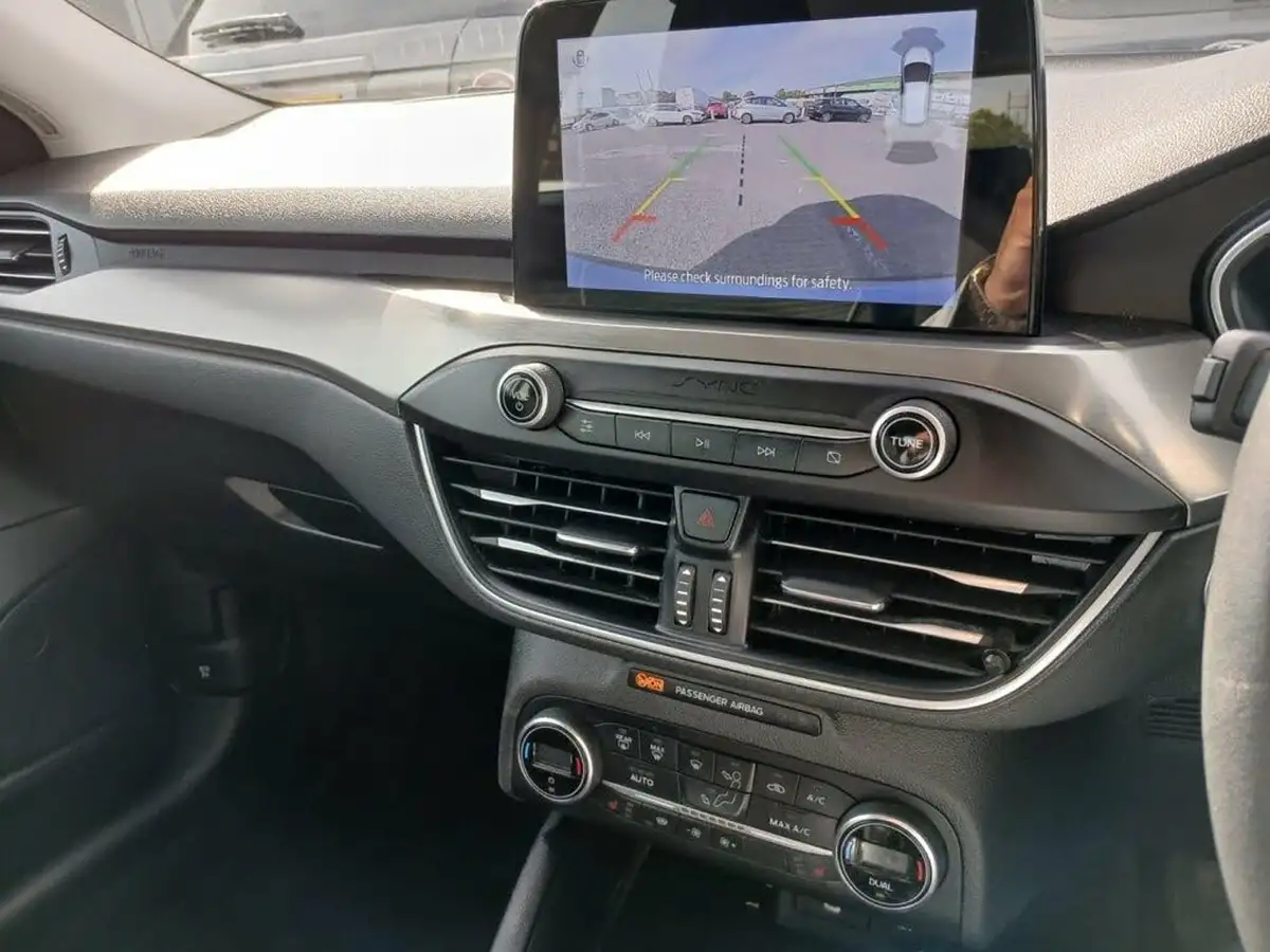 2019-ford-focus-10t-titanium-hatchback-big-8