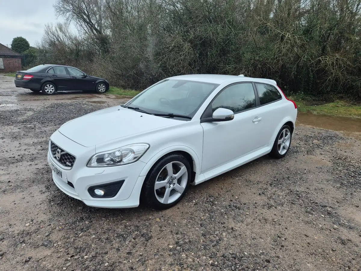 2012-volvo-c30-20-r-design-lux-big-1