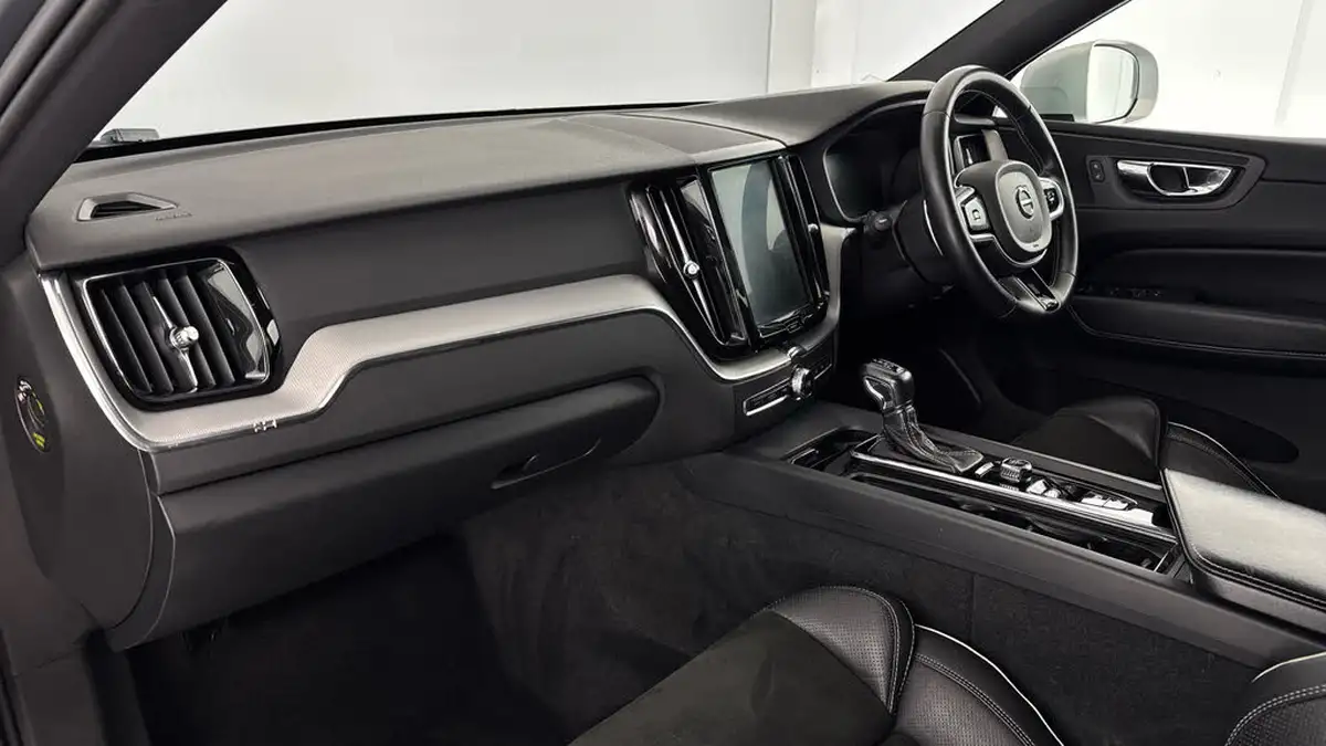 2018-volvo-xc60-20td-d4-r-design-4x4-geartronic-big-9