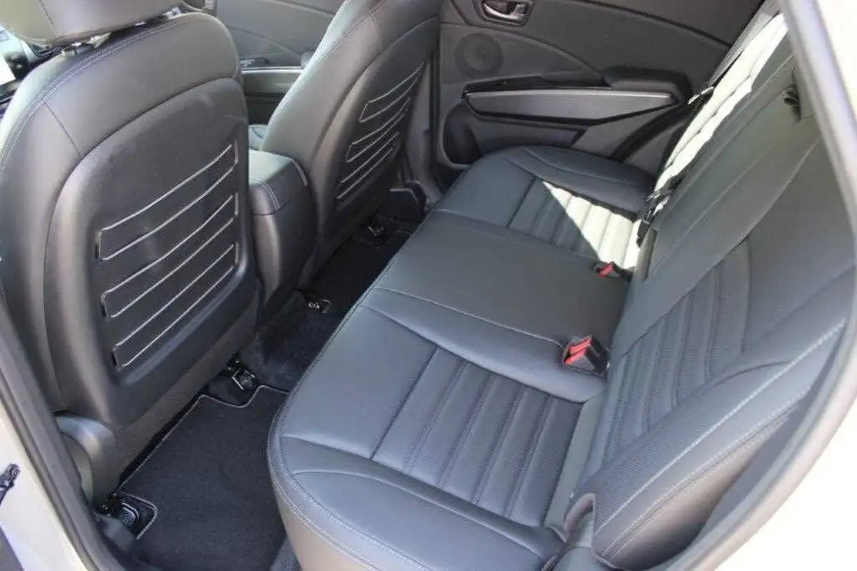 2025-kgm-ssangyong-tivoli-15-k40-auto-big-17