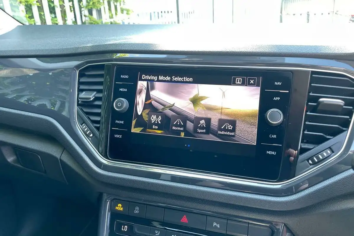 2020-volkswagen-t-roc-15-tsi-sel-dsg-big-19