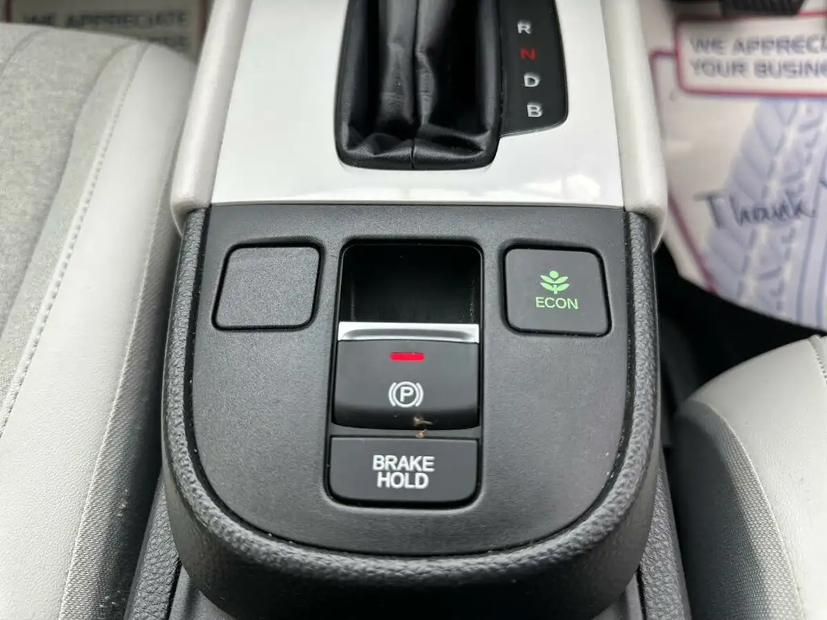 2020-honda-jazz-15-i-mmd-ex-big-52