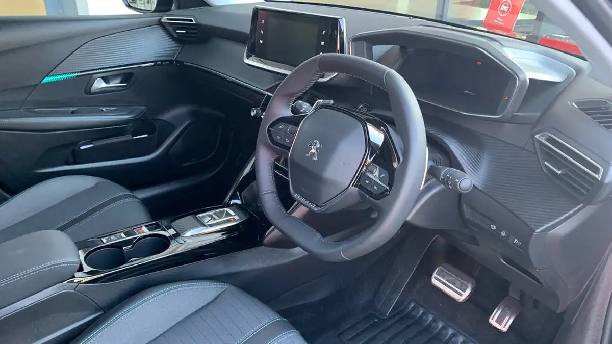 2023-peugeot-208-12-puretech-allure-premium-100ps-eat8-big-10
