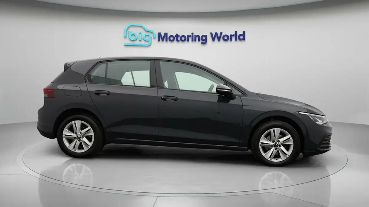 2022-volkswagen-golf-20tdi-life-hatchback-big-7