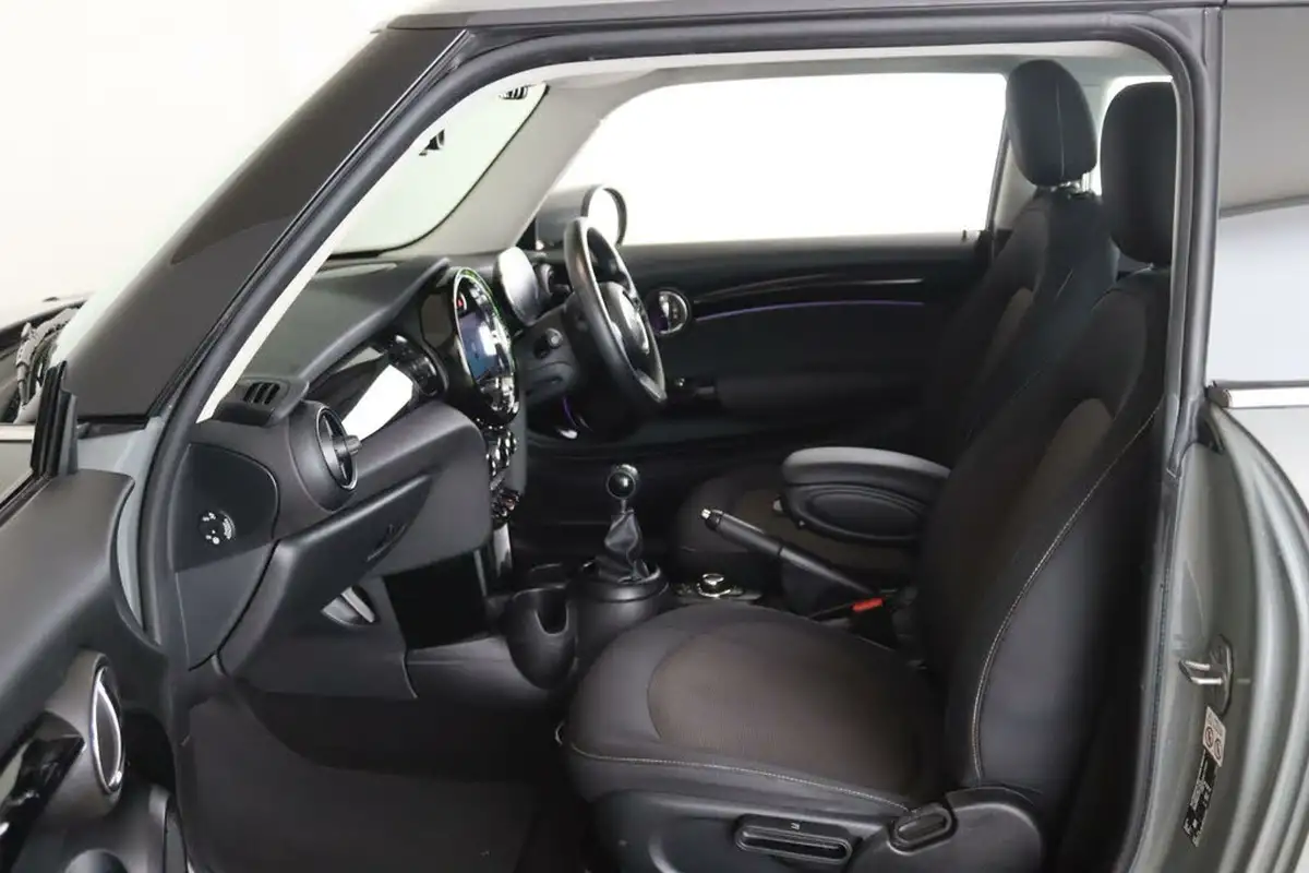 2021-mini-cooper-15-one-classic-3d-big-10