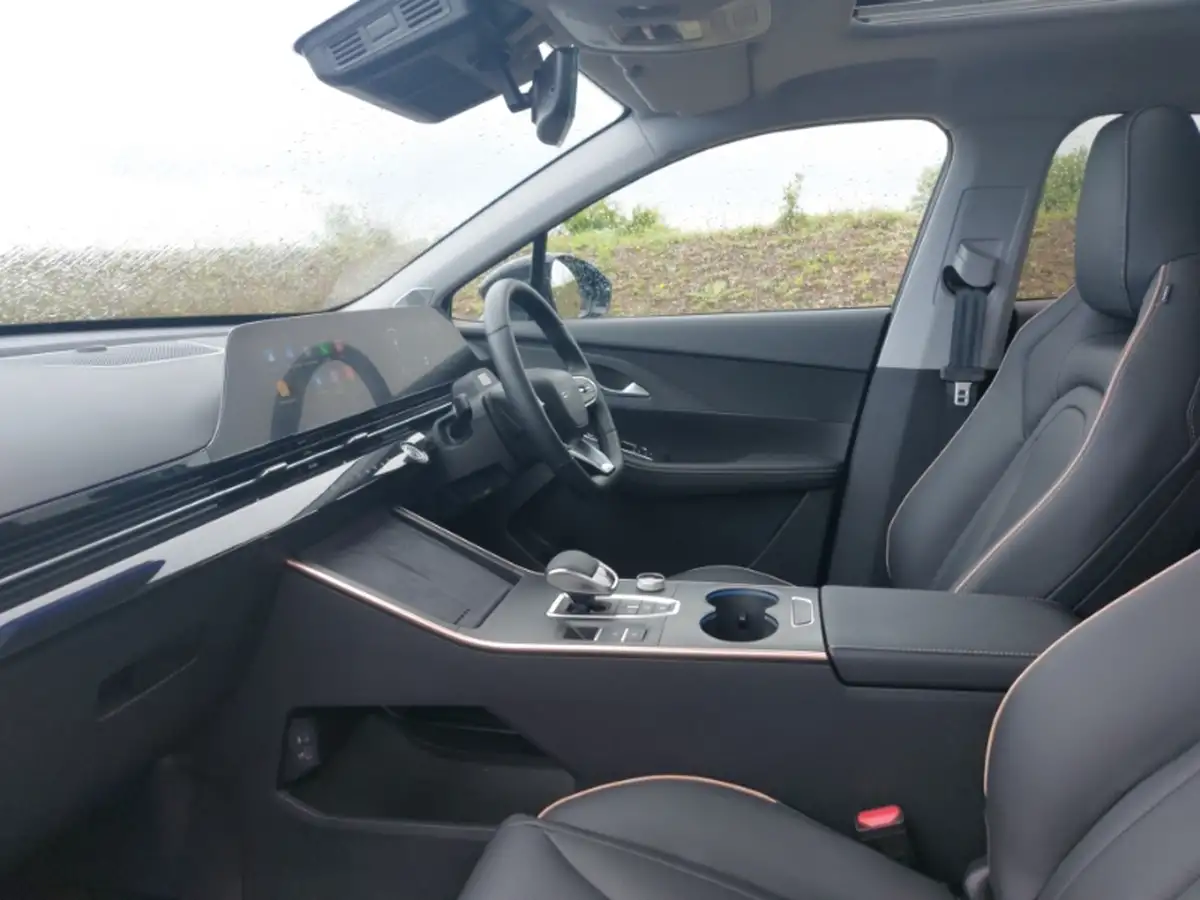 2019-renault-megane-13-tce-iconic-sport-tourer-big-4