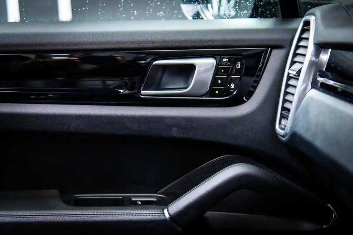 2020-porsche-cayenne-30-v6-s-big-8