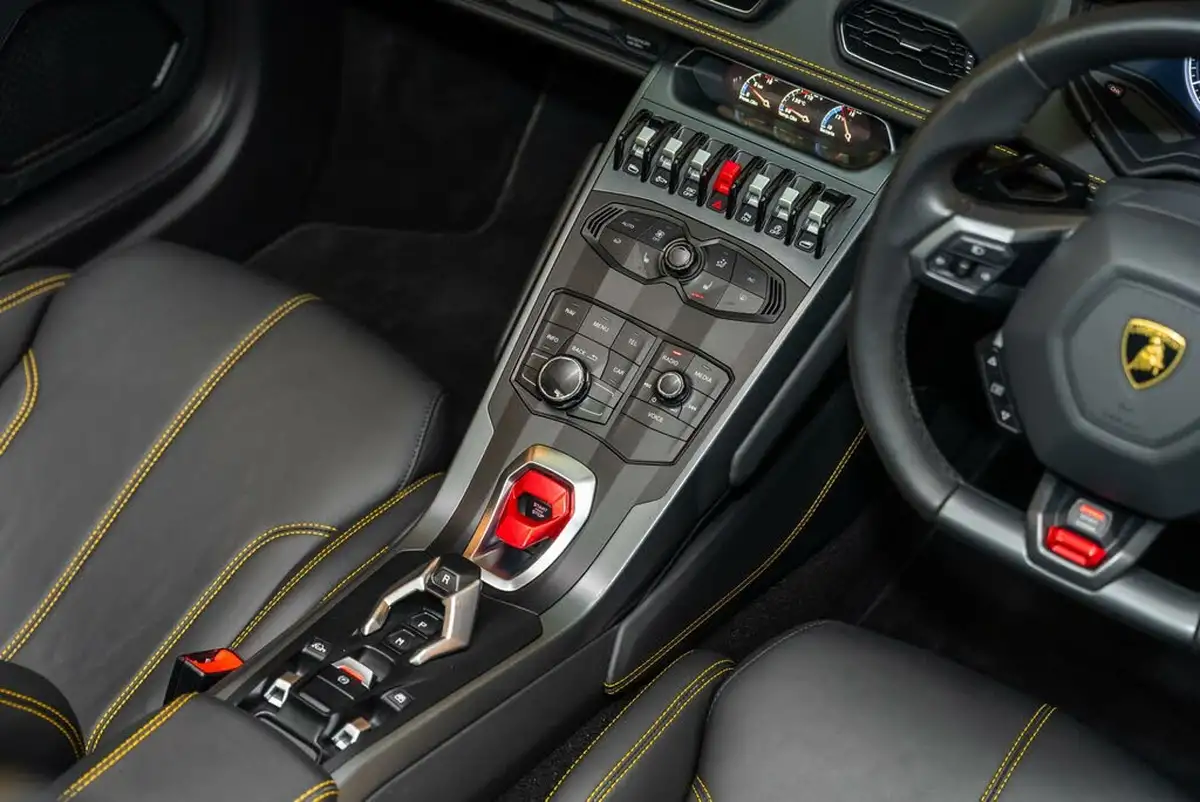 2017-lamborghini-huracan-52-lp-580-2-big-12