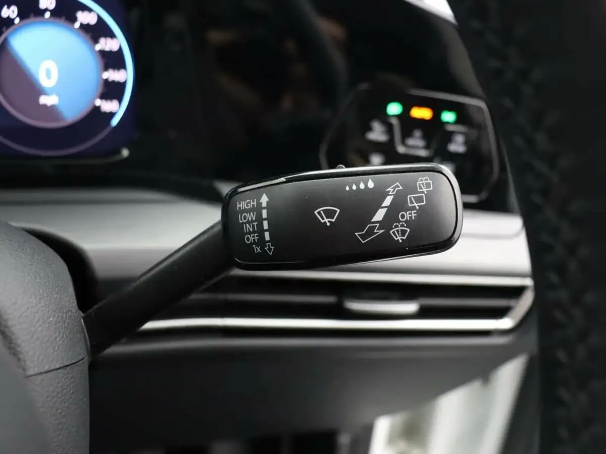 2022-volkswagen-golf-20tdi-style-150ps-estate-dsg-big-45