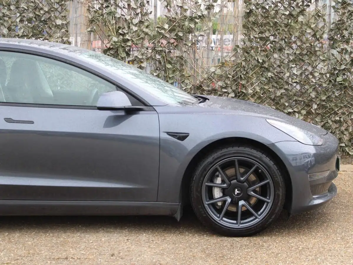 2021-tesla-model-3-e-long-range-4x4-big-18