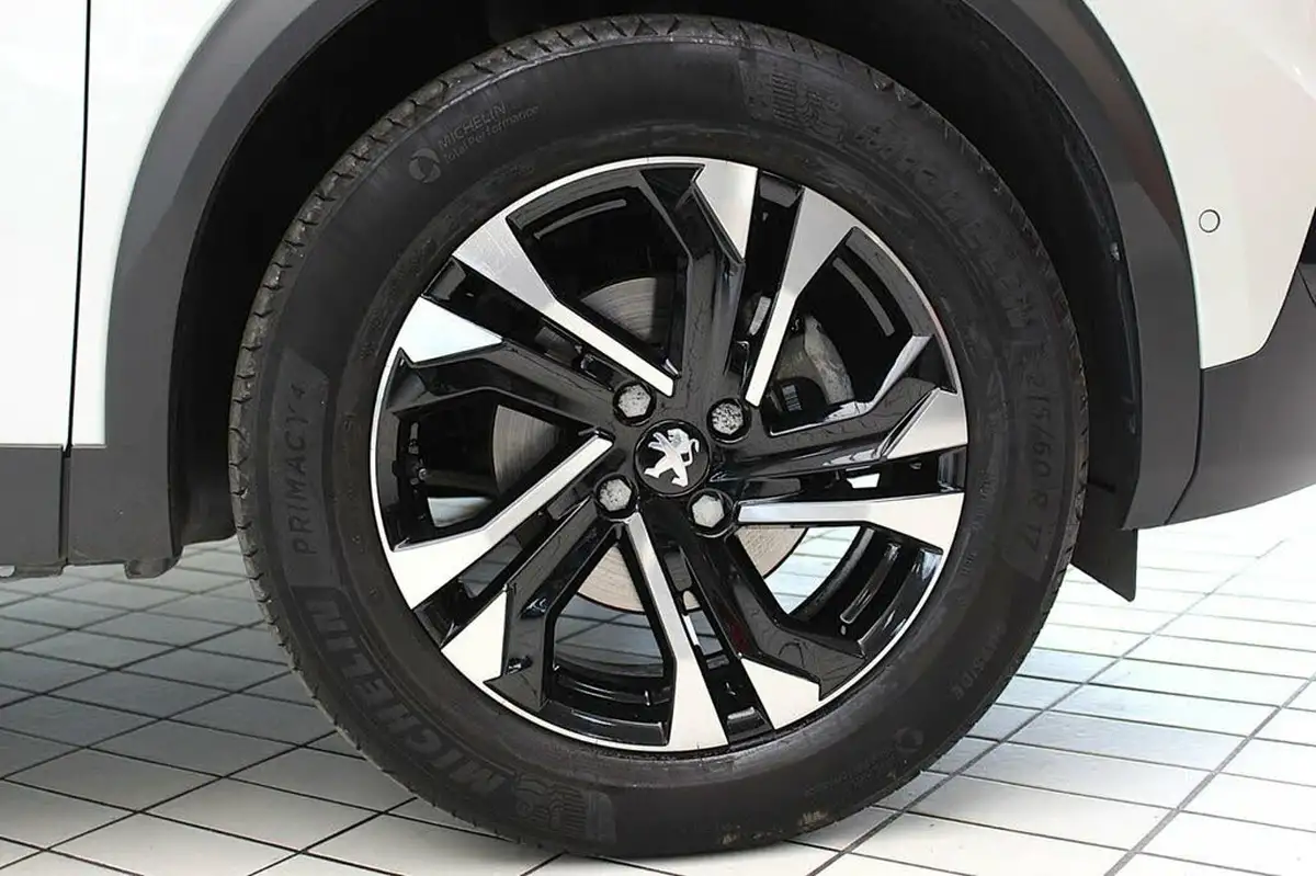 2021-peugeot-2008-suv-12-puretech-gt-big-9