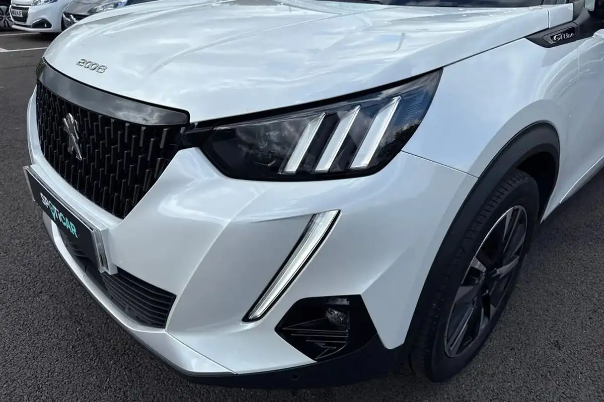 2020-peugeot-2008-suv-12-puretech-gt-line-big-25