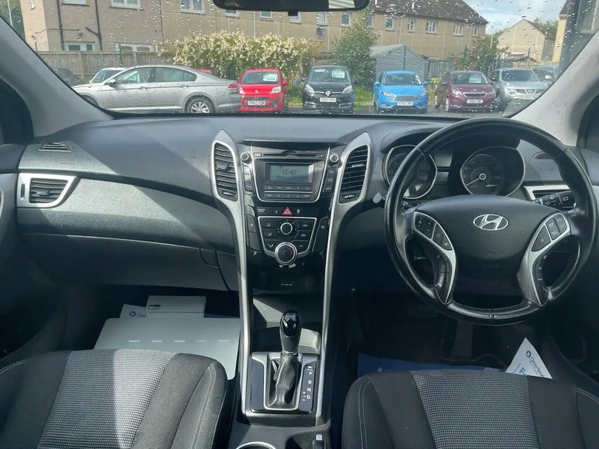 2014-hyundai-i30-16crdi-active-110ps-hatchback-5d-auto-big-2