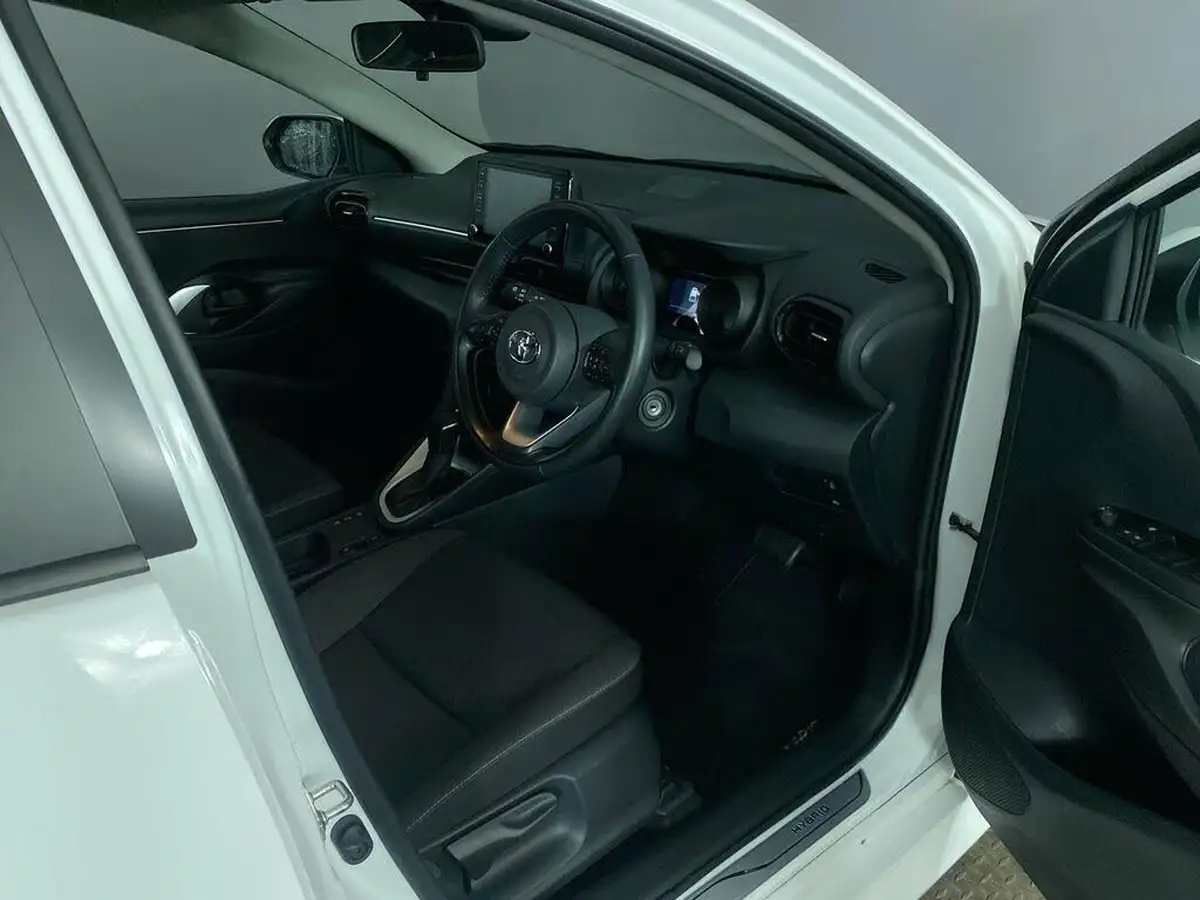 2023-toyota-yaris-15-vvt-i-design-big-14