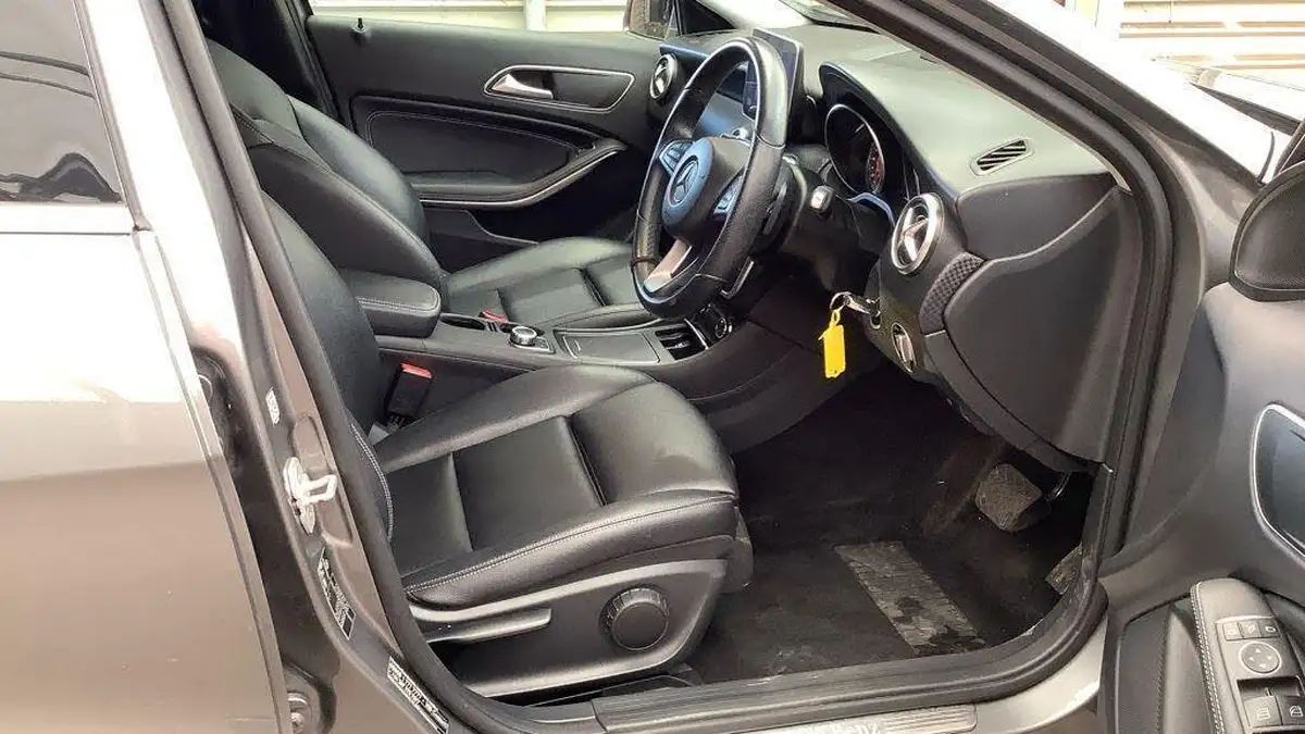 2016-mercedes-benz-a-class-21d-a200d-sport-premiumss-7g-dct-big-2