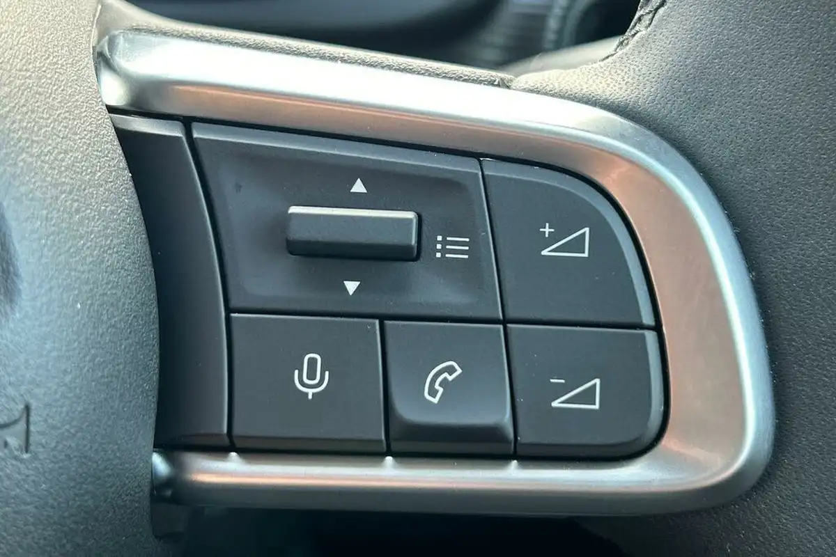 2024-jeep-avenger-12-gse-altitude-big-20