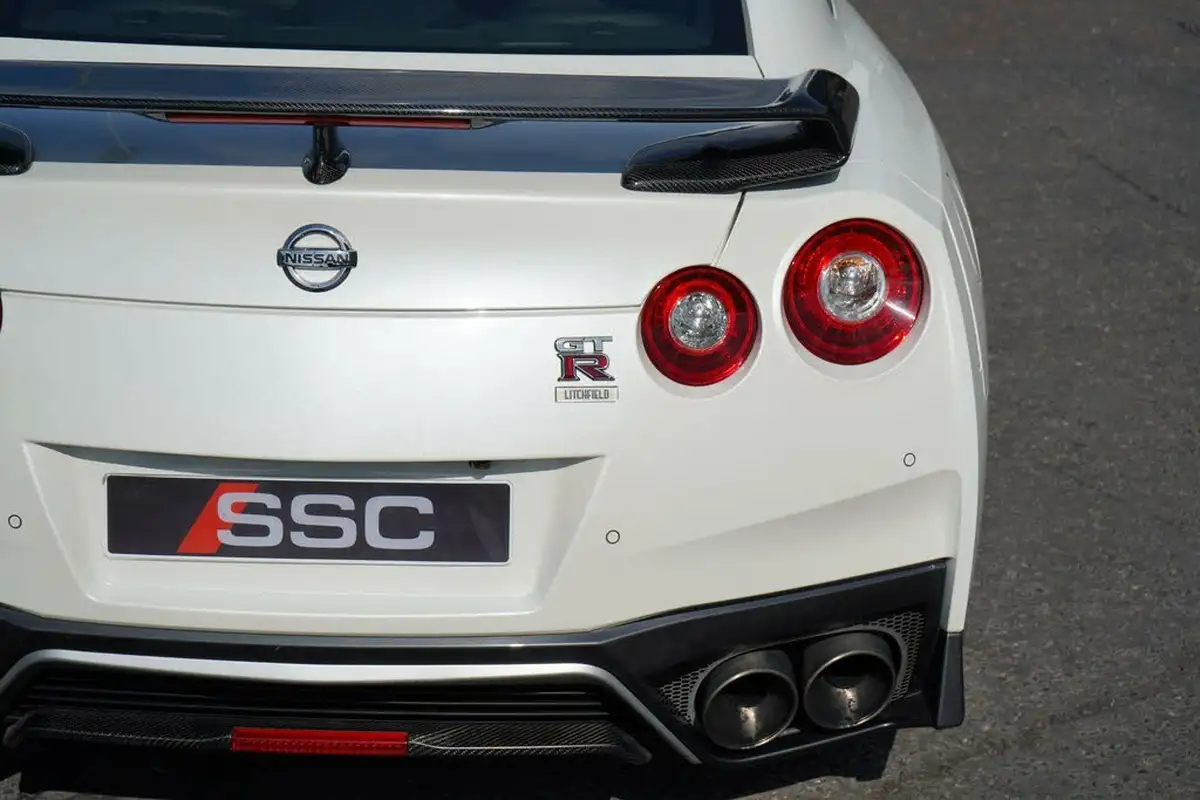 2017-nissan-gt-r-38-recaro-big-22