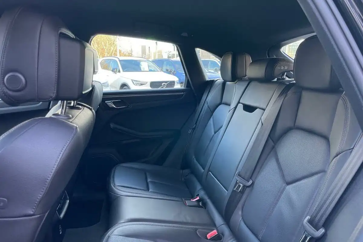 2022-porsche-macan-20-big-29