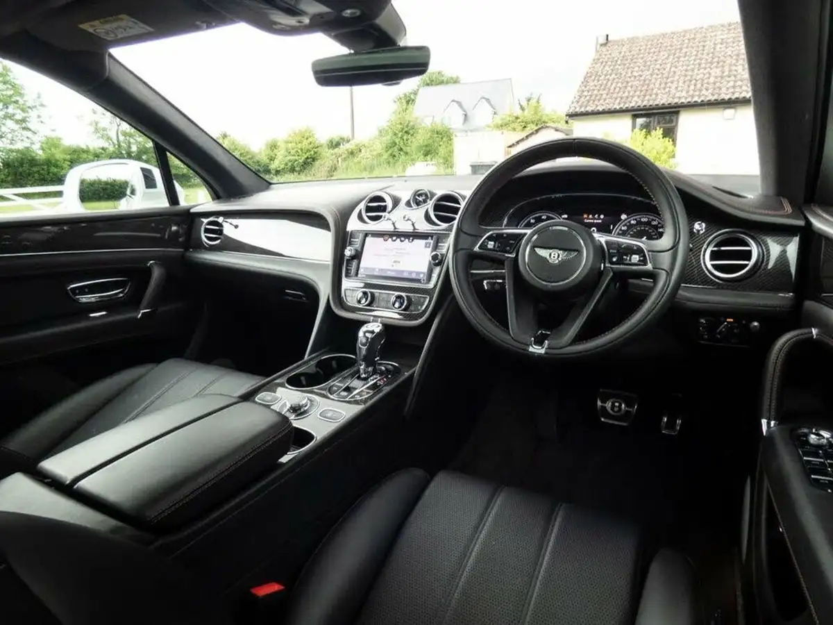 2019-bentley-bentayga-40-v8-big-30