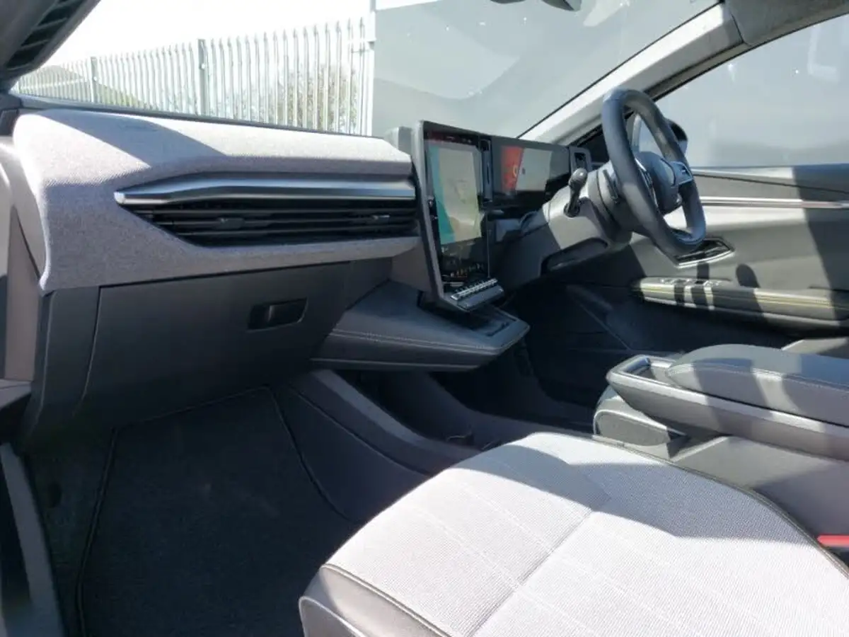 2024-renault-megane-e-tech-e-techno-e-tech-comfort-range-big-4