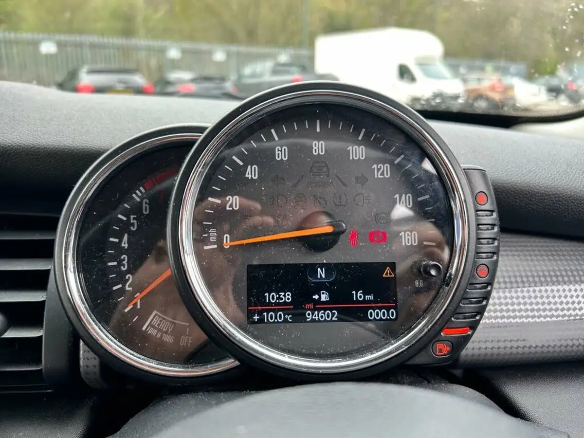 2014-mini-cooper-15-cooper-5d-big-13