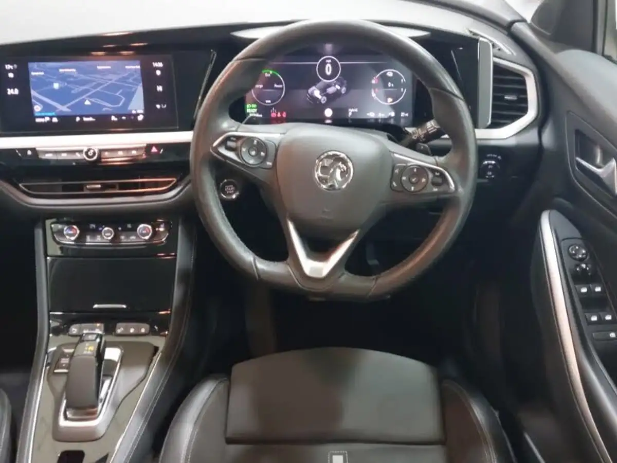 2023-vauxhall-grandland-16-gse-big-6