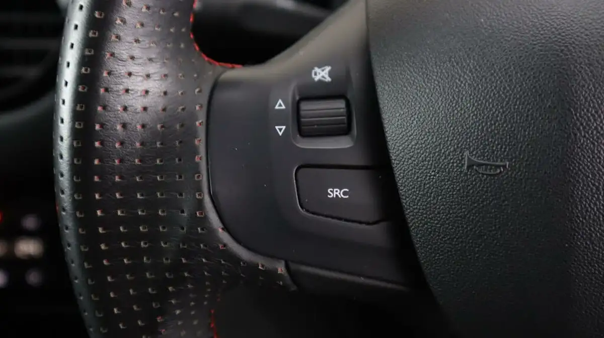 2019-peugeot-208-12-puretech-gt-line-110bhp-big-23
