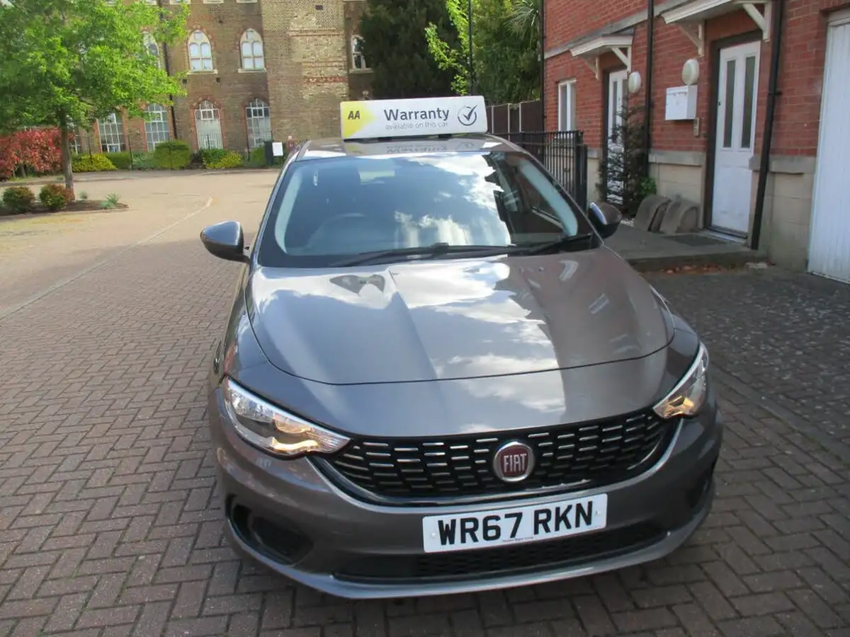 2017-fiat-tipo-14-easy-hatchback-big-15