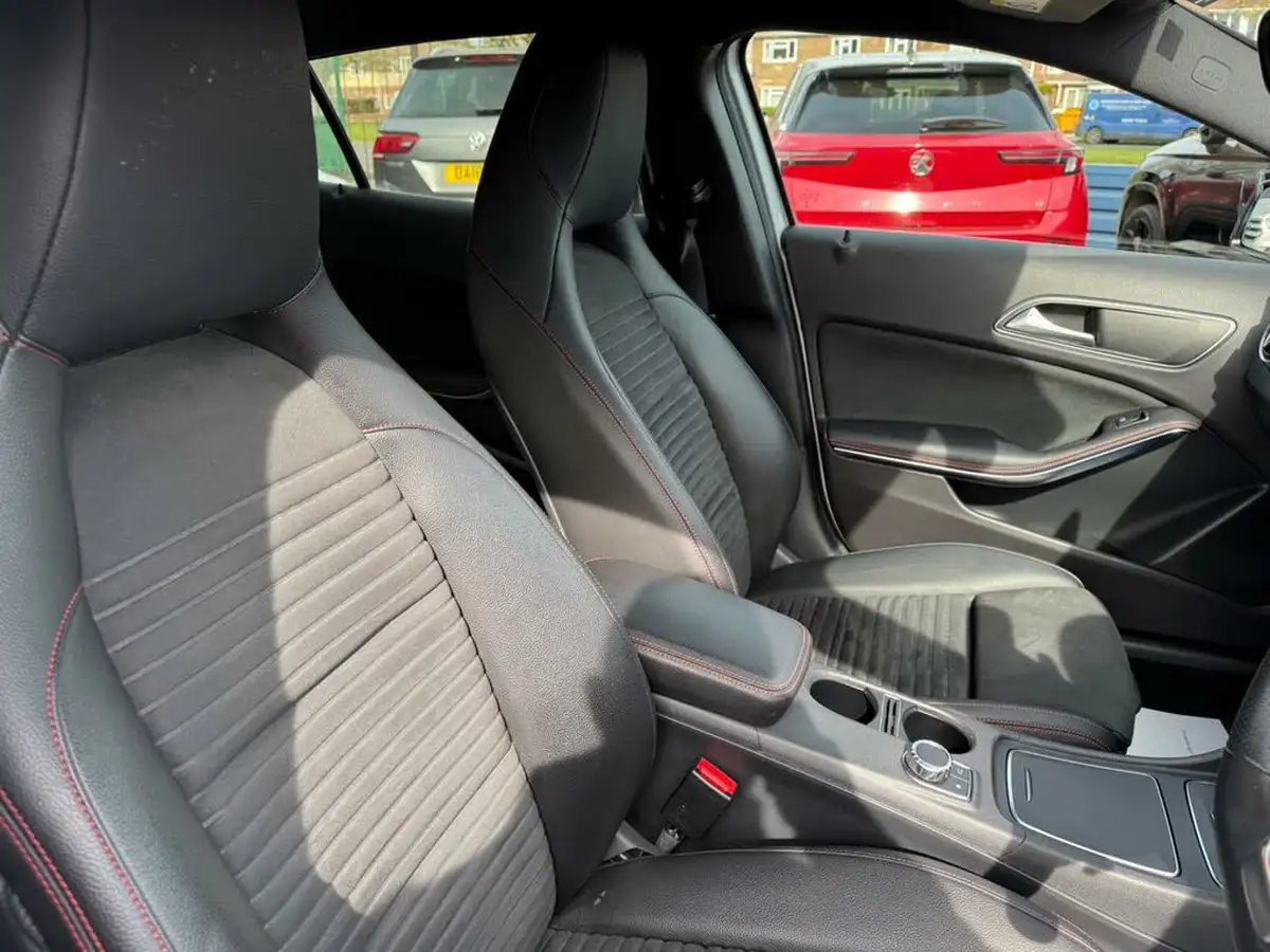 2019-mercedes-benz-gla-class-16-gla-180-amg-line-edition-7g-dct-big-30