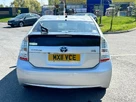 2011-toyota-prius-small-8