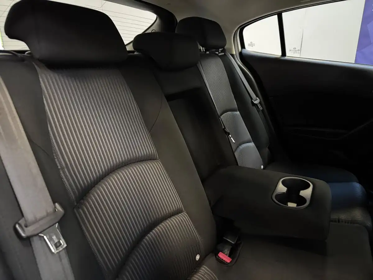 2016-mazda-mazda3-15-se-nav-big-16
