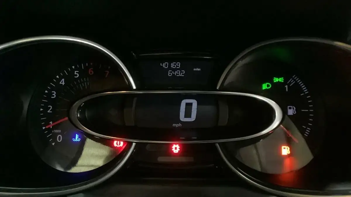 2017-renault-clio-12-dynamique-nav-big-7
