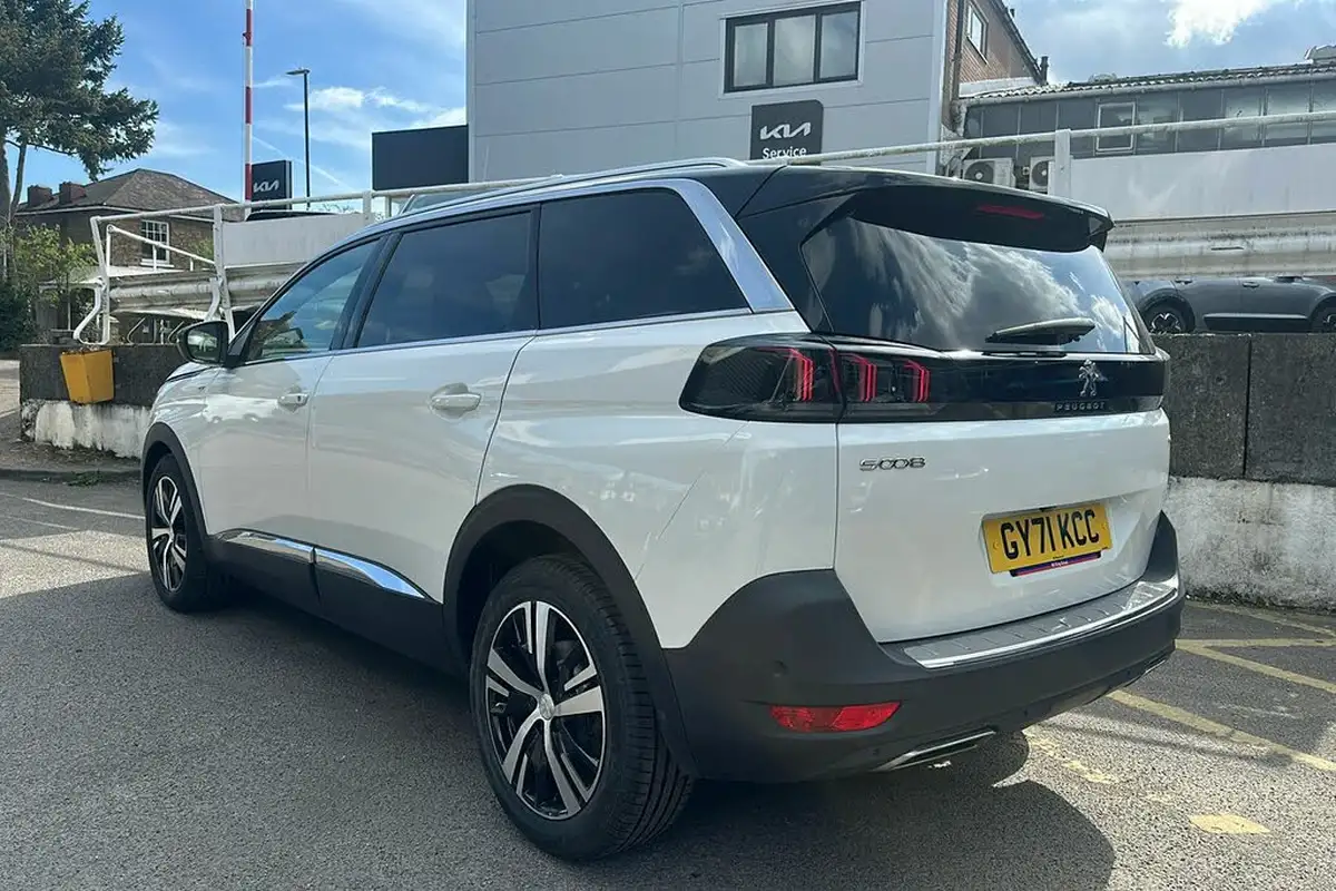 2021-peugeot-5008-suv-12-puretech-gt-eat8-big-1