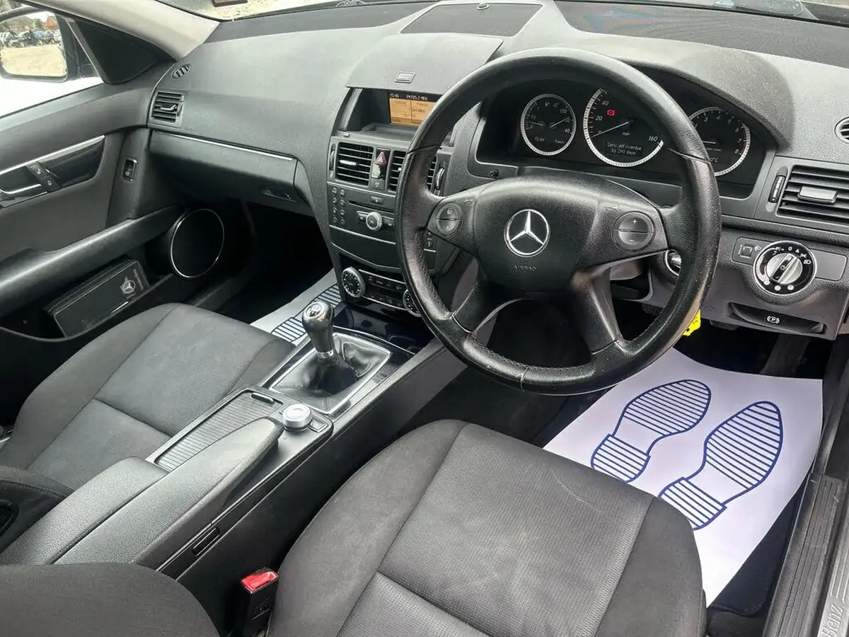 2008-mercedes-benz-c-class-18-c180-kompressor-se-saloon-4d-big-13