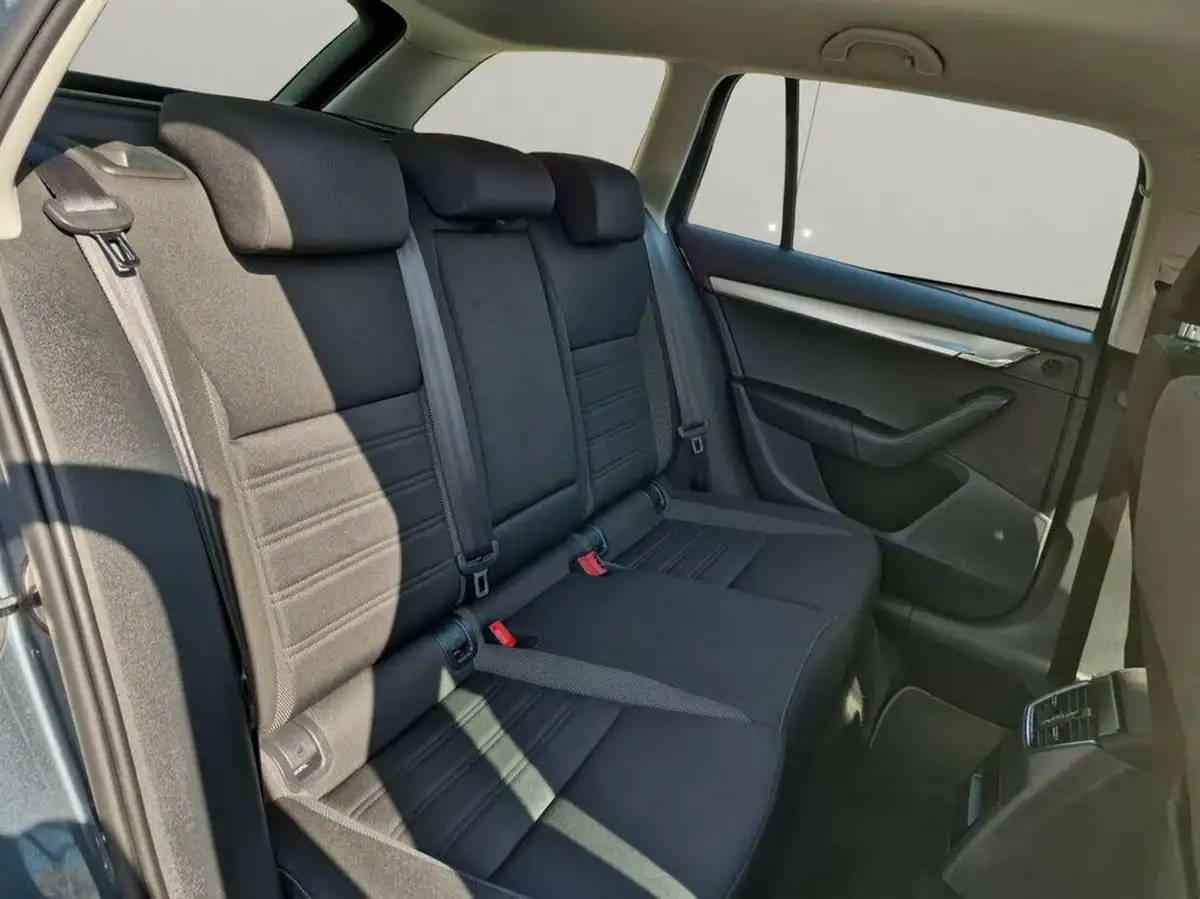 2019-skoda-octavia-16tdi-se-technology-estate-dsg-big-26