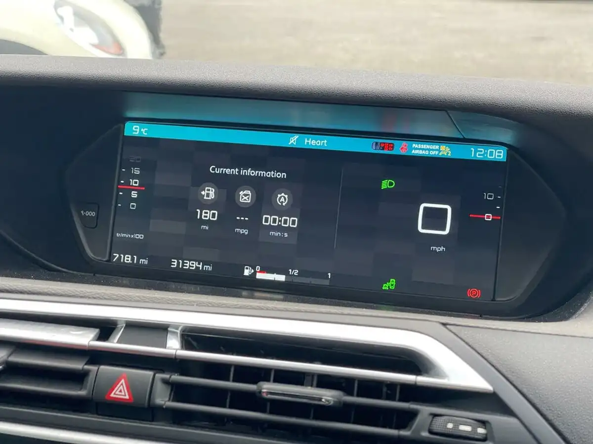 2017-citroen-grand-c4-picasso-16bluehdi-flair-big-31